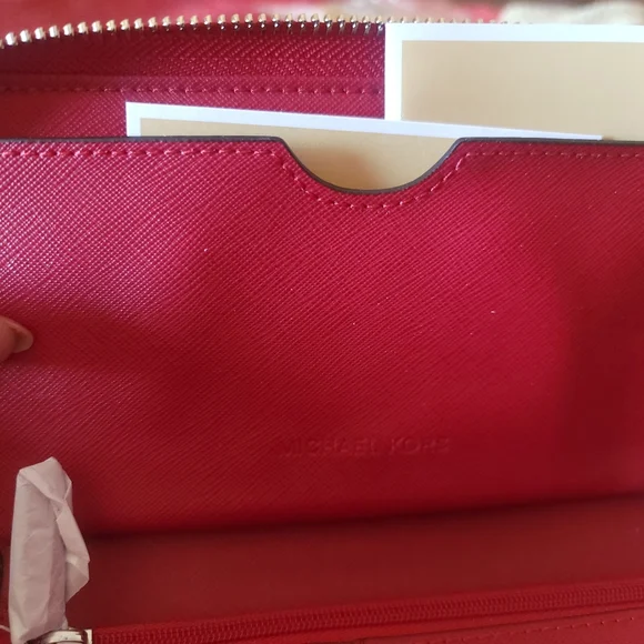 NWT Michael Kors Red Pebble Leather Wristlet LG Flat MF Phone Case Wallet - Picture 11 of 14